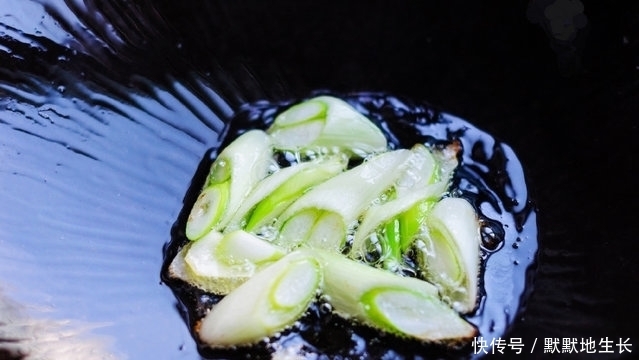 粉皮|鸡蛋这样炒太好吃了,炒一盘根本不够抢,汤汁都不放过!