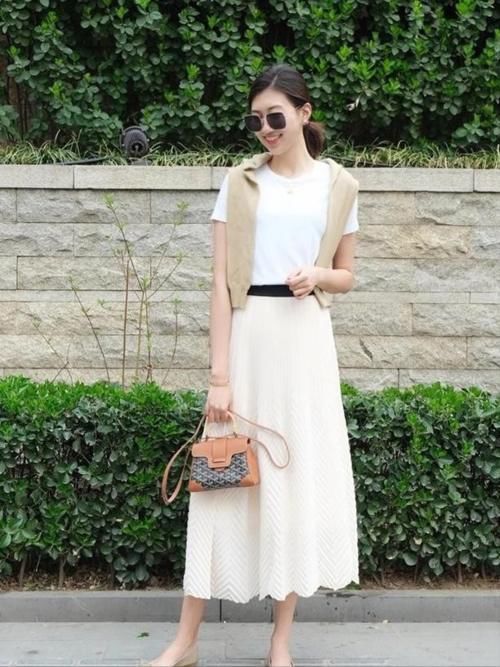 低估|别“低估”了百褶裙，学会这几个搭配技巧，轻松穿出优雅与气质