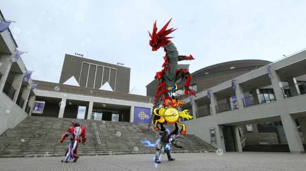 王龙|假面骑士圣刃 强大邪王龙降临，充满压迫感，伦太郎替贤人挡刀