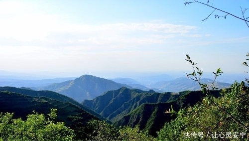 云顶山|烂泥沟，云顶山，步行栈道上的蓝天白云