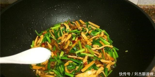 今天做道下饭菜韭菜炒豆干,鲜香美味,Q弹有嚼劲,超级下饭