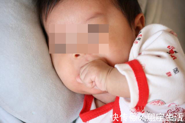 宝宝|新生儿双脚大面积蜕皮，宝妈火急火燎跑医院，医生看到却很淡定