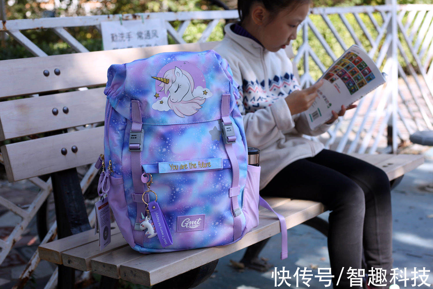 魔术贴 一千多的书包用着啥感受?居然能靠变形陪伴孩子成长