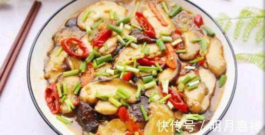 两碗|给肉都不换的素炒香菇,特别的下饭,营养丰富,每次都多吃两碗饭