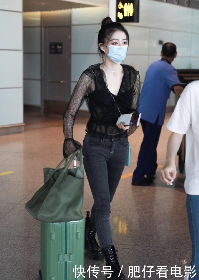 牛仔裤不会搭看一步到位造型,演绎高级时尚范