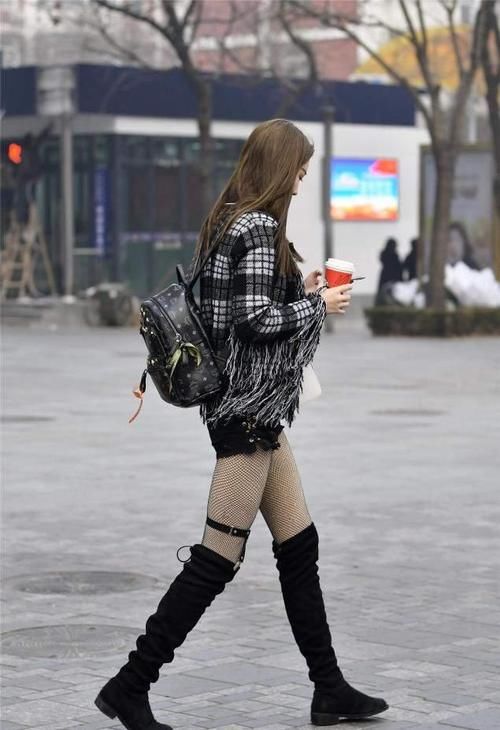 真正高级的女人，秋冬从来不穿这4种“衣服”，廉价低级还掉价