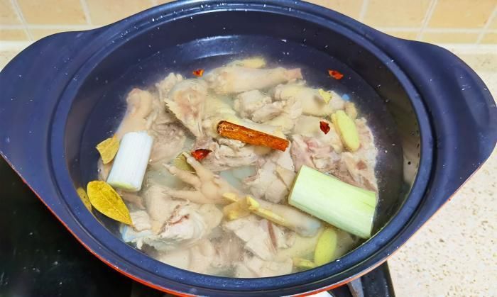 做猪皮冻,记得多加一物,晶莹透亮无腥味,Q弹爽滑,味道更鲜美