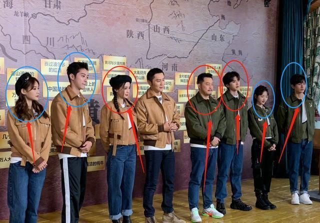 蔡徐坤|同是迈腿唱歌,看清baby与李一桐的站姿,女汉子女神的区别很明显