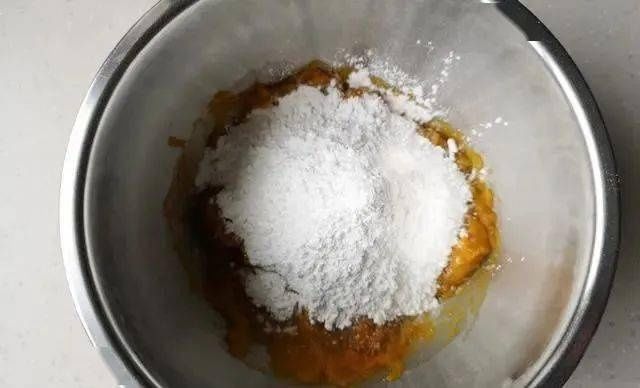 面团|自从学会它，再也不想买面包，平底锅就能做，暄软可口，越嚼越香