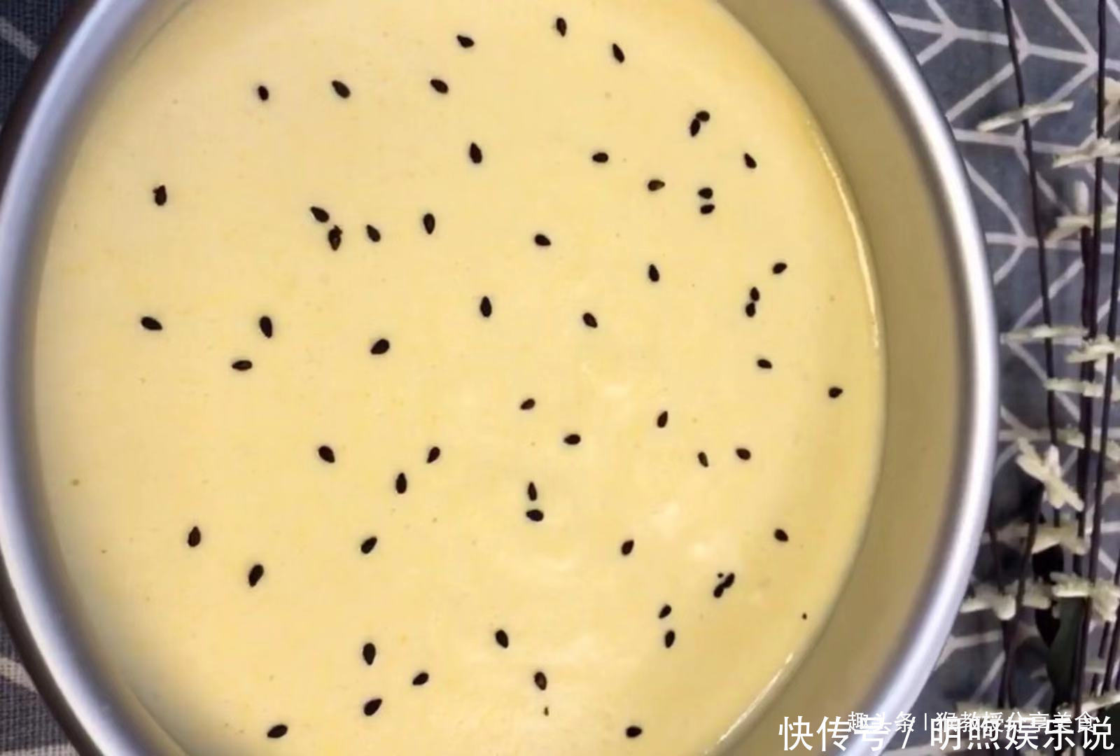 好吃|1碗小米2个鸡蛋,教你做蒸的营养早餐,健脾和胃比面包好吃还营养