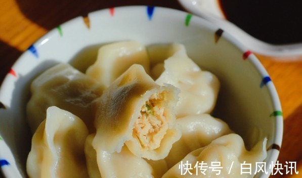 调萝卜馅时，别用盐杀水或者焯水，教您一招，饺子鲜嫩多汁营养足！