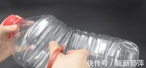 空油桶上穿2根绳子，真是厉害了，解决了困扰大家的一大难题，实用