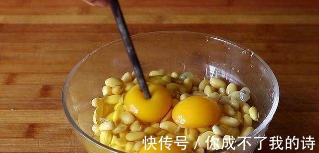 鸡蛋|1碗黄豆,加3个鸡蛋,教你1个秘制做法,出锅比吃肉还香