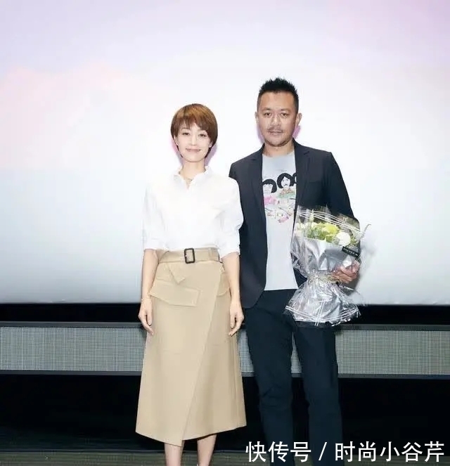 衬衫 马伊琍把“上浅下深”带火了，奶茶色衬衫配烟管裤，温柔又高级