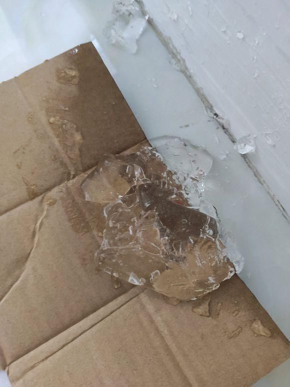 瓷砖|卫生间渗水,找师傅修补花了4440块,连瓷砖都没撬就打两个洞