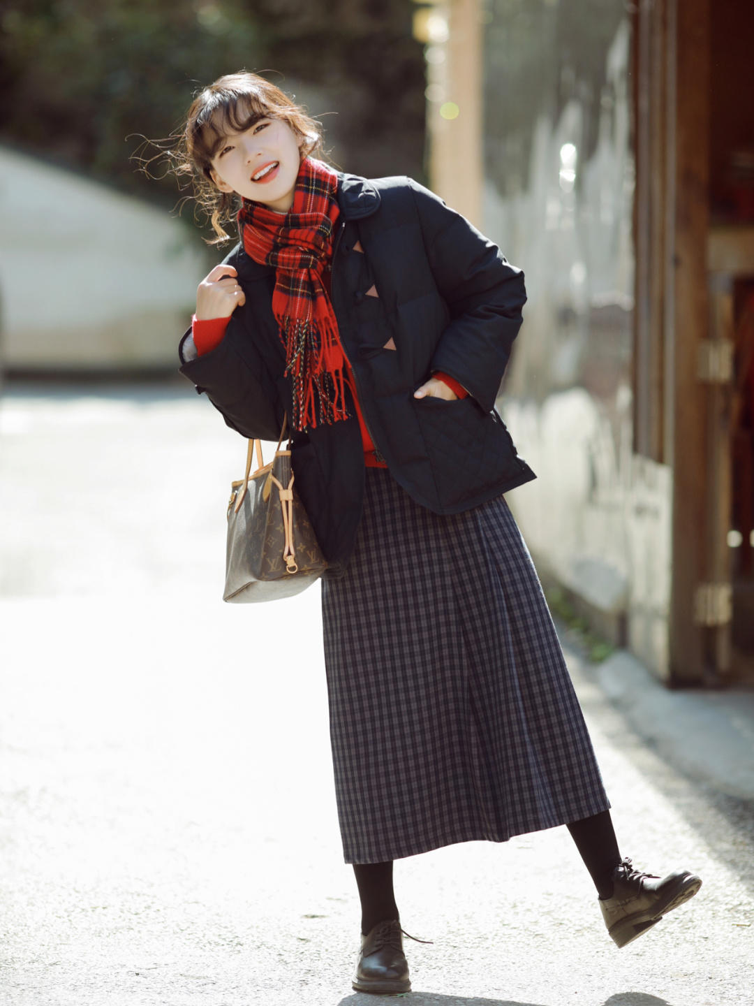 个子|小个子女孩快冲!今冬穿一条格纹裙就够了,养眼减龄还耐看