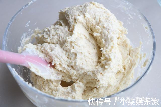 简单几步,教你在家做曲奇饼干,又酥又脆比买的好吃,特别解馋