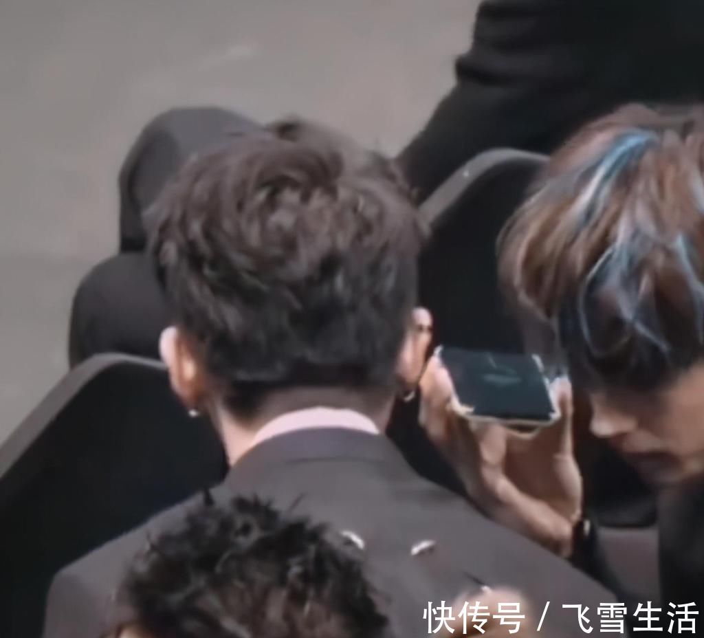 陈立农朱正廷搂腰热聊，26小分队团魂感人，其他成员隔空呼应？