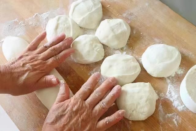 中筋面粉|仅仅是搞懂这几个面食原理，我“突然”发现做面食0失败并不难