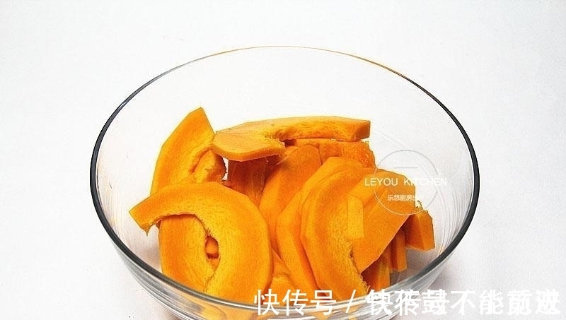 南瓜泥|软软糯糯的小点心,蒸熟就行,好吃不上火,新年端上桌秒光