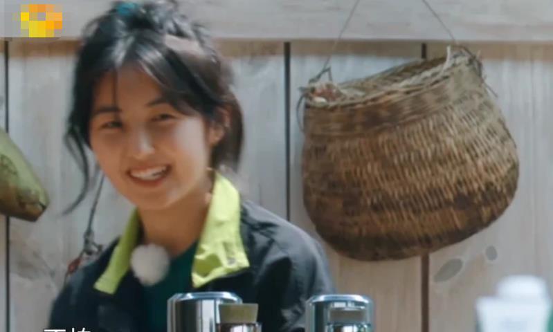 张子枫 《向往4》做饭曝造假后,张子枫起床照也露馅网友装不出来