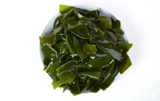 甲状腺|甲状腺结节不能吃白萝卜?医生:3种食物少碰,管住嘴就能赢