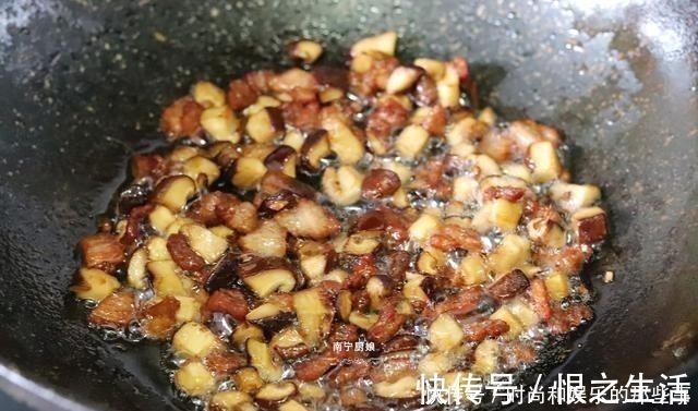 黄豆酱|夏天这样做面条，做一锅不够吃，酱香浓郁，面条劲道，好吃到舔盘