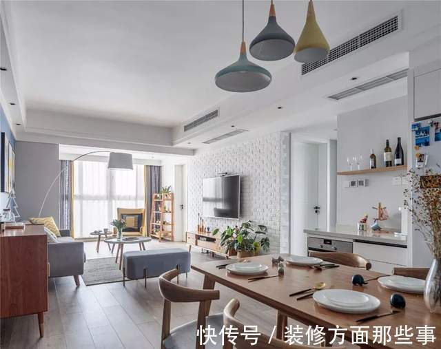 文化砖|112平现代三居室,整墙文化砖加上原木风的电视柜,文艺而又清新