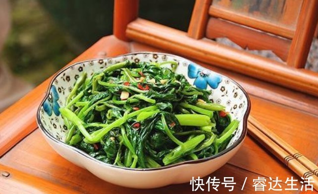 叶绿素|炒空心菜时总发黑，还出水？学会大厨这招，出锅又绿又嫩，很脆爽