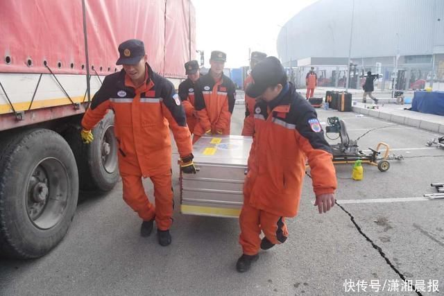 欢迎回家!中国救援队完成赴土救援任务乘包机回国