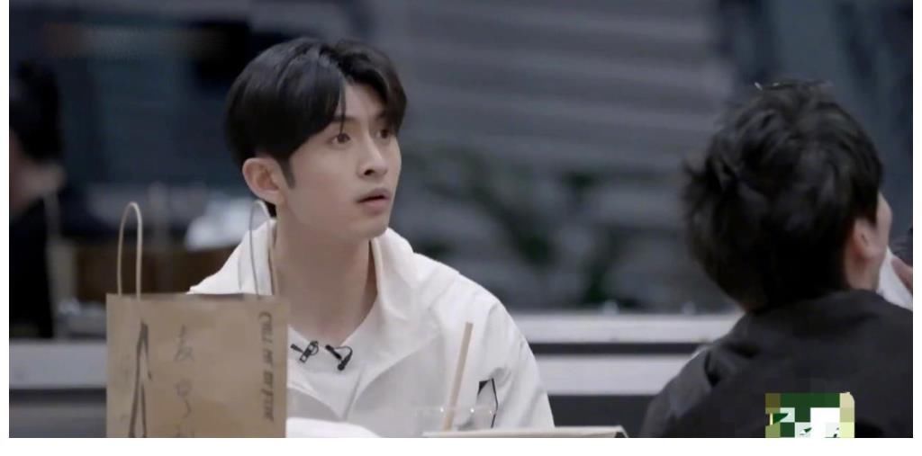 人设崩塌第二人？敖犬“自大”抢歌词还甩锅言承旭，太“绿茶”了