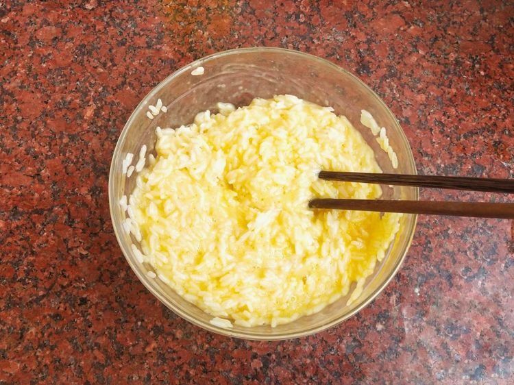 炒饭新做法,简单又美味,吃上就不愿意停下来