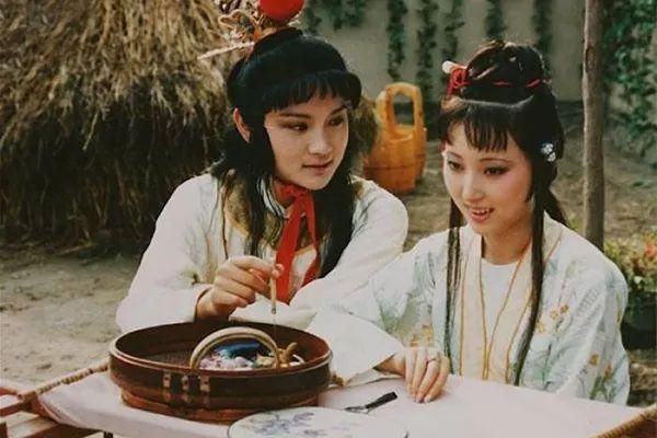 爱情|红楼梦：甜而不腻的爱情，细数宝黛高甜的那些瞬间