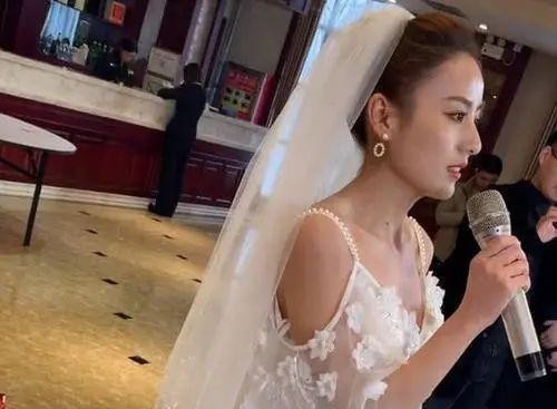 婚礼现场|化妆间里的“新娘”火了,抬头一瞬惊艳网友