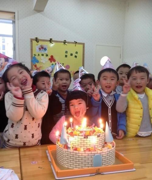 女儿|女儿幼儿园过生日,带的蛋糕却无一人吃,老师的解释让妈妈很惭愧