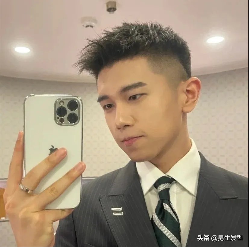 阳光帅气 男生别乱剪“短发”,留这3款露额发型,颜值更高更帅气