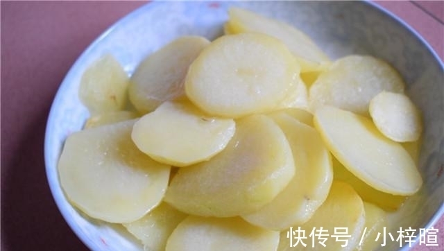 老家|第一次带男友回农村老家，妈妈亲手准备一顿饭，男友却一口没吃