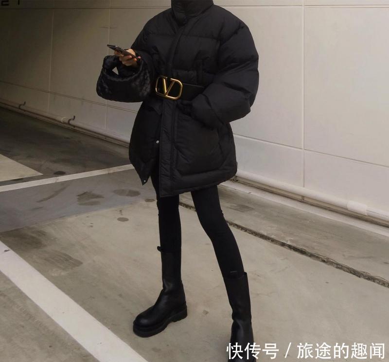 今年冬天穿羽绒服,只要牢记4个技巧,时髦显瘦,并非越薄越好看