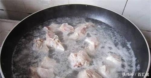 无论炖啥肉,千万不要直接焯水,必须多加这步,否则炖肉很难吃