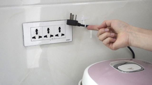 一次性口罩用完别扔，里面这个小东西用途太棒了，一年省下不少钱