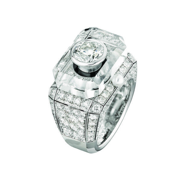 今日5条要闻，百年灵推出超级机械计时系列腕表,香奈儿推出臻品珠宝Number 5系列,巴黎世家为运动鞋爱好者推出“ Sne玩家情报| a595