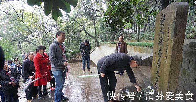 死状!徐志摩坠机死状惨烈,陆小曼拒领尸体,墓前35级台阶有何深意?