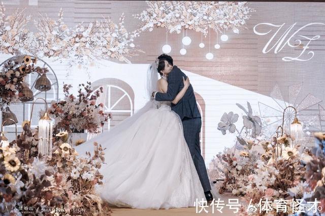 女神|中国女排又一女神嫁人了,穿上婚纱美得动人心魄,与老公甜蜜相拥