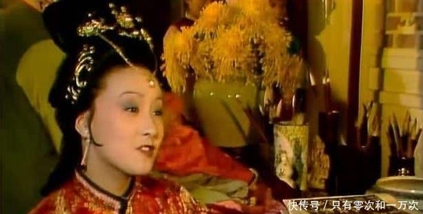 王熙凤和薛宝钗是表姐妹，两人为何不亲近，甚至连言语交流都少