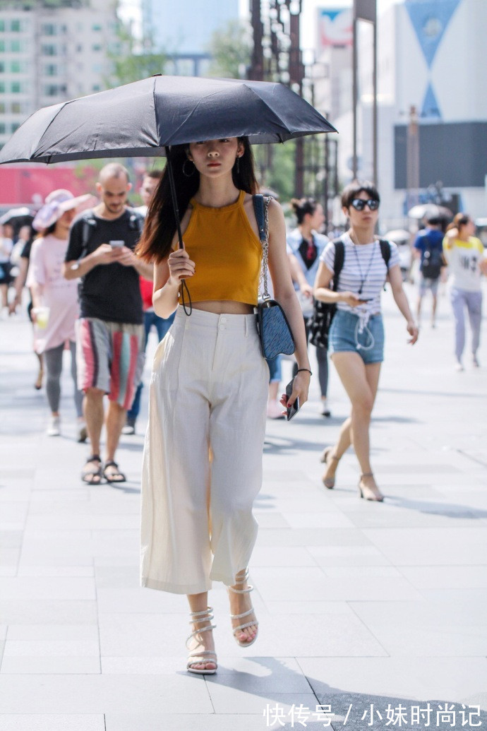 街拍|成都街拍,几套小清新穿搭,让你在骄阳下依旧光彩照人