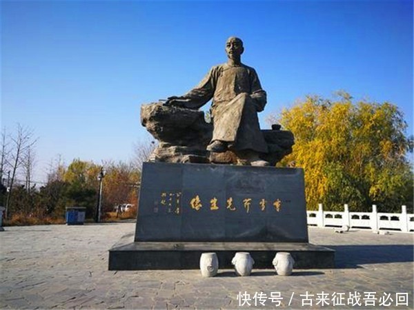 其实,《红楼梦》的作者已经再三暗示:贾琏可能是皇帝