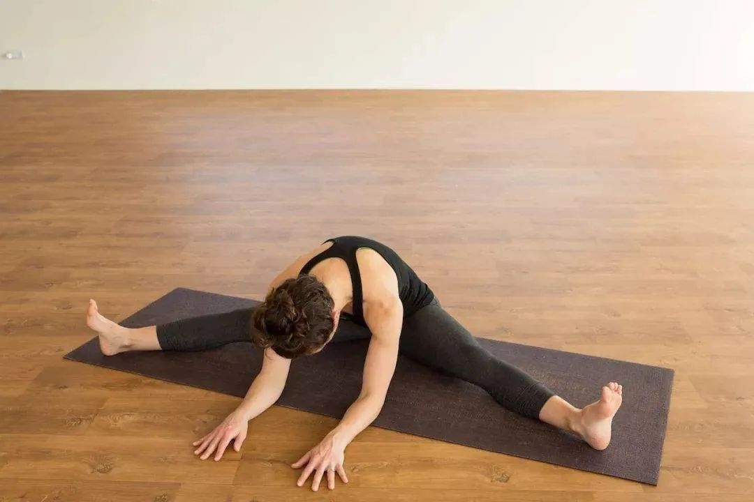瑜伽|坐角式瑜伽有诸多好处,大腿如何正确发力,才能有效做好坐角式?