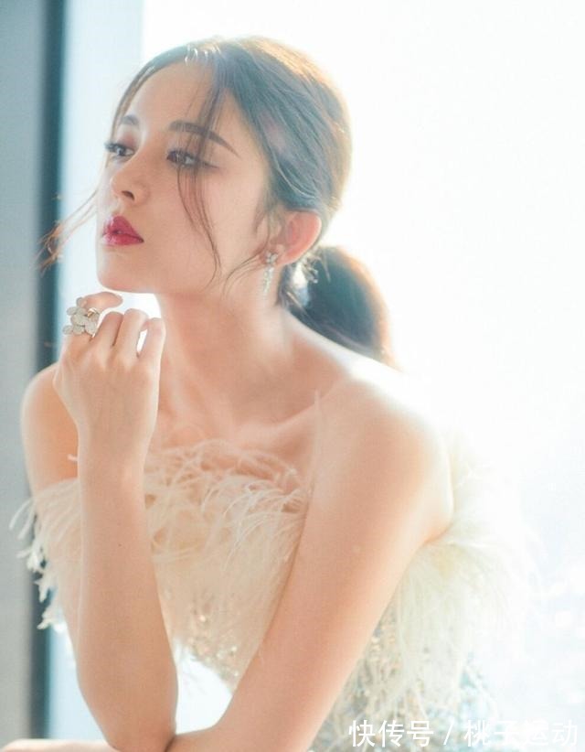 半丸子头|女生不要总是披发,2020年流行这5款“扎发”,时髦显脸小有气质!