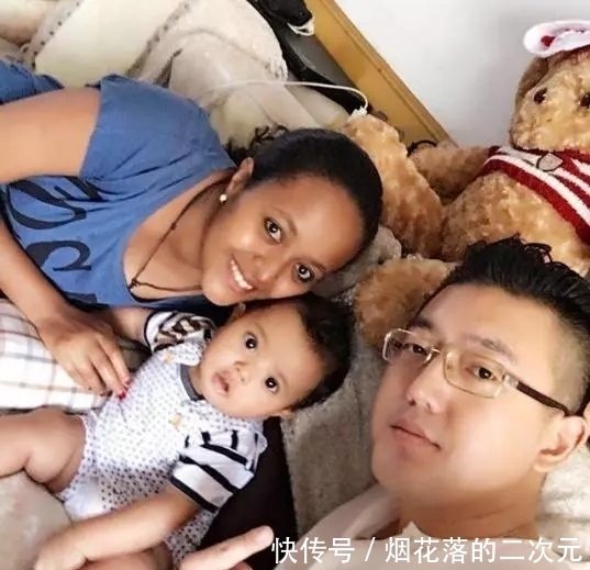 非洲黑美人嫁到中国农村走红 皮肤细腻凹凸有致 村民 黑得高级 快资讯