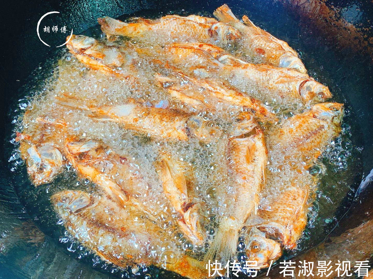 做法|炸鲫鱼时,有人裹面粉,有人直接炸,都不对!教您正确做法,真脆